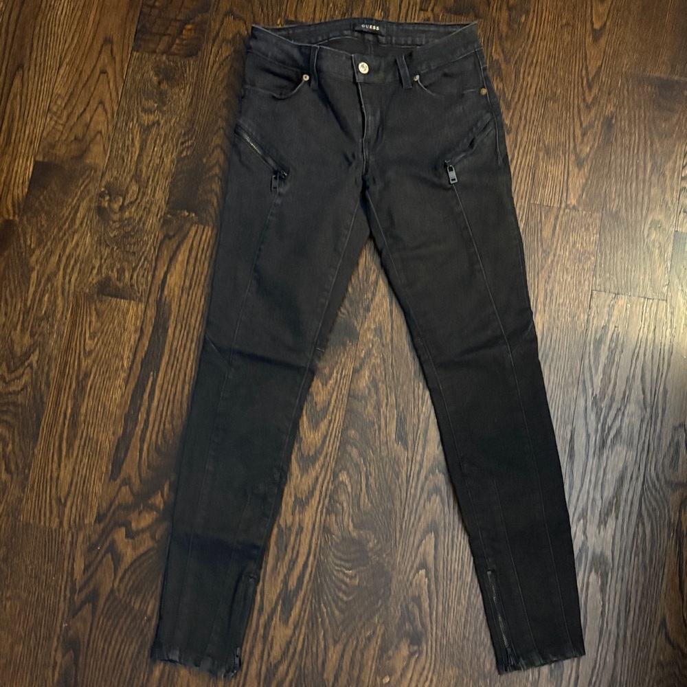 Mid-Rise Paneled Shape-Up Jeans in Coated Black Wash
W5FAB3D1ZH0 / 26 / CTBA